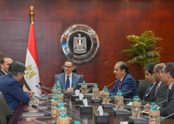 وزير الاستثمار والتجارة الخارجية يبحث مع رئيس شركة إرجياس التركية لإنتاج خطوط النفط وأنابيب الغاز الطبيعي خطة الشركة لإنشاء مصنع لها في مصر باستثمارات ٦٠ مليون دولار