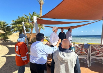 وزيرة البيئة تعلن الاحتواء الكامل لبقعة الزيت المحيطة بسفينة القصير  ..و شكر  للقوات البحرية