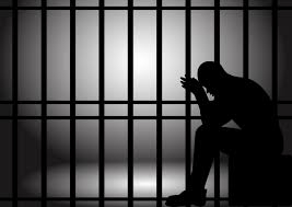 المؤبد لعاطل وآخرين بتهمة سرقة سيارة من قائدها بالإكراه في الخانكة