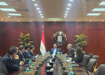 وزير الاستثمار والتجارة الخارجية يلتقي وفد شركة سيزار باك المتخصصة في الصناعات الورقية لاستعرض تطورات مشروع الشركة في مصر لإعادة التدوير