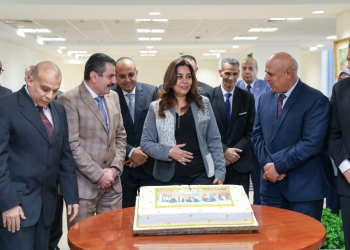 وسط استقبال حافل وفرحة عارمة العاملون بوزارة التنمية المحلية يهنئون د.منال عوض بحصولها على جائزة التميز الحكومي العربي كأفضل محافظ لعام 2024