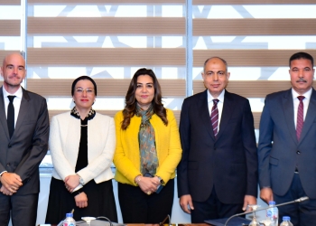 وزيرتا البيئة والتنمية المحلية ومحافظ المنيا يشهدون توقيع عقد إدارة وتشغيل مصنع تدوير ومعالجة المخلفات بتونا الجبل بملوي