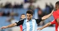 لاعب الأهلي السابق يزور الفريق في قطر