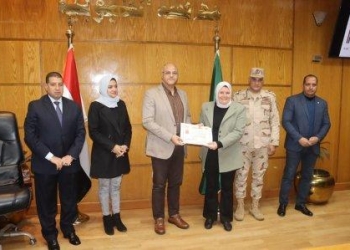 خلال المجلس التنفيذي لمحافظة القليوبية محافظ القليوبية يكرم المتميزين في مشروع” صقر  “141