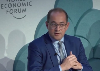 وزير المالية خلال لقائه مع وزير مالية هونج كونج على هامش “دافوس”: لدينا فرص استثمارية تنافسية في مجالات الصناعة والطاقة الجديدة والمشروعات الخضراء والسياحة وتكنولوجيا المعلومات