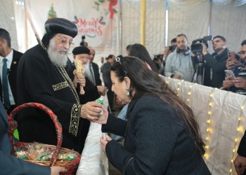أبناء الكنيسة يهنئون البابا تواضروس بالعيد
