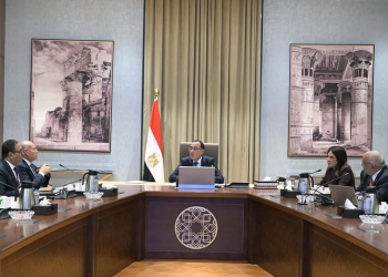 ” مدبولي” يتابع مع محافظ القاهرة موقف عدد من ملفات العمل والمشروعات الخدمية