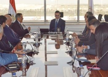 وزير الاستثمار والتجارة الخارجية يبحث مع ممثلي مجموعة أكوا باور السعودية تعزيز التعاون في مجال الطاقة المتجددة