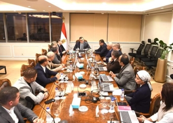 وزير الإسكان يعقد اجتماعا مع مسئولي شركة “سيتي إيدج” لاستعراض خططها التسويقية للترويج لبعض مشروعات “هيئة المجتمعات العمرانية