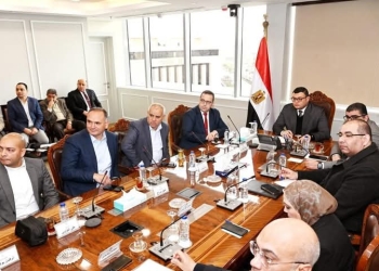 في اجتماعه مع مسئولي شركة “فاوندرز”..  وزير الإسكان يستعرض عددا من الفرص الاستثمارية والخطة الترويجية لأحد المشروعات بالعاصمة الإدارية الجديدة
