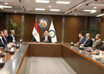 وزير البترول يلتقي وفد شركة انجلوجولد اشانتي العالمية لتعزيز الاستثمارات وجذب المستثمرين في قطاع التعدين