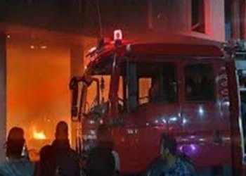 النيابة تنتدب المعمل الجنائى لبيان سبب حريق محل كشرى ببنها