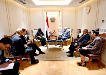 نائب رئيس مجلس الوزراء للتنمية الصناعية وزير الصناعة والنقل يلتقي المبعوث التجاري البريطاني الخاص لمصر