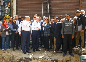 وزيرة التنمية المحلية ومحافظ القاهرة يتفقدان بدء أعمال تنفيذ المرحلة الأولى من تطوير سوق العتبة بالموسكي