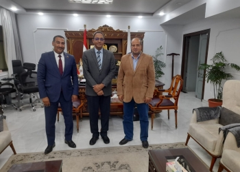 محافظ قنا يتابع التجهيزات النهائية لمهرجان مسرح الجنوب