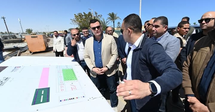 وزير الإسكان يتفقد مشروعات رفع كفاءة الكباري والمسطحات الخضراء ويتابع أعمال تطوير المداخل والبوابات بمارينا