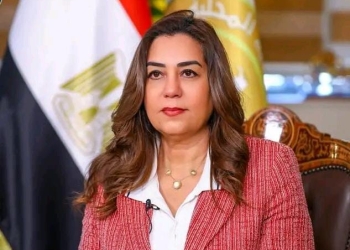 بعد تلقي وزارة التنمية المحلية شكوى من سكان المنطقة.. الدكتورة منال عوض: البدء في إزالة عقار مخالف بالكامل من 8 طوابق في منطقة عين شمس بالقاهرة واتخاذ الإجراءات القانونية تجاه المخالفين