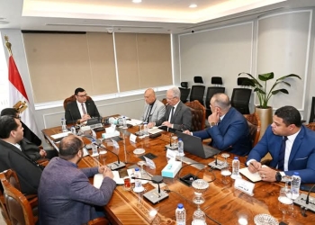 وزير الإسكان يُتابع تركيب عدادات المياه مسبقة الدفع بالمدن الجديدة