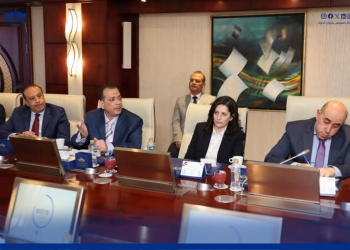 خلال اجتماعه مع ممثلي ٢٥ جهة من الخطوط والتوكيلات الملاحية
