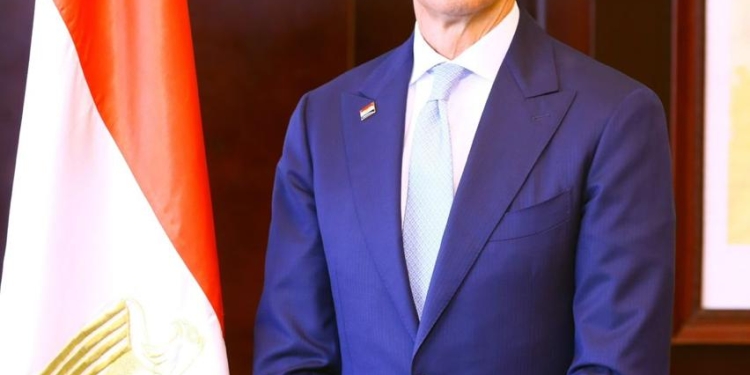 وزير الاستثمار والتجارة الخارجية يتوجه للعاصمة الألمانية برلين لتعزيز العلاقات الاقتصادية المشتركة بين البلدين في مختلف المجالات التجارية والصناعية والاستثمارية