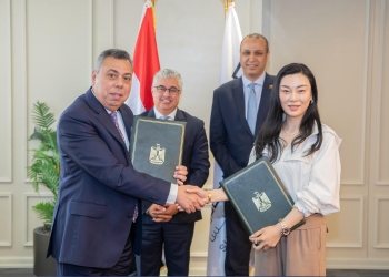 باستثمارات تبلغ 7 ملايين دولار .. رئيس اقتصادية قناة السويس يشهد توقيع عقد مشروع جديد مع شركة “شاوشين بيكي” الصينية