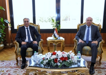 وزير الطيران المدني يلتقي مع رئيس جهاز حماية المستهلك لبحث سبل التعاون المشترك بين الجانبين