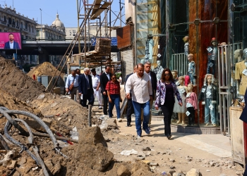 بتكلفة 38 مليون جنيه من الخطة الاستثمارية للوزارة وزيرة التنمية المحلية تتفقد أعمال تنفيذ المرحلة الأولى من تطوير سوق العتبة بحي الموسكي بالقاهرة وتلتقي مع عدد من أصحاب المحلات التجارية