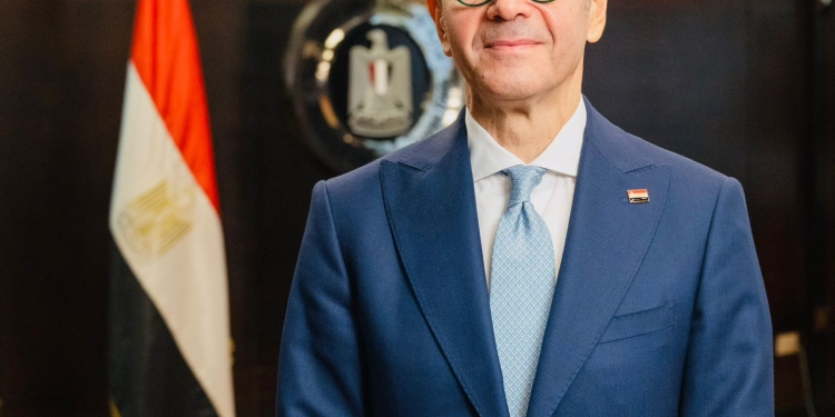 وزير الاستثمار والتجارة الخارجية يتوجه لدولة الصين في زيارة هامة تستهدف تعزيز العلاقات الاقتصادية المشتركة بين البلدين