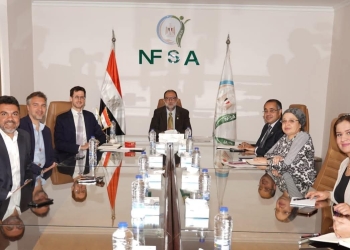 رئيس الهيئة القومية لسلامة الغذاء يستقبل المستشار التجارى بسفارة النمسا بالقاهرة ومدير العمليات الإقليمي لشركة “ريد بل” العالمية لمشروبات الطاقة