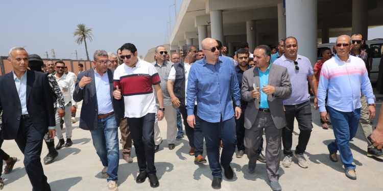 تفقد محافظ بني سويف بدء التشغيل التجريبي الجزئي لمجمع المواقف الجديد