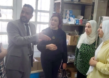 محافظ بني سويف يتابع مع التأمين الصحي إجراءات المنفذة حل الزحام بالعيادة الشاملة لأعمال الجرد السنوي