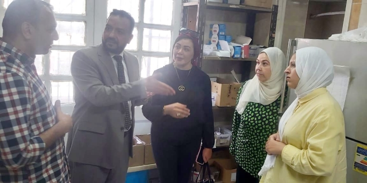 محافظ بني سويف يتابع مع التأمين الصحي إجراءات المنفذة حل الزحام بالعيادة الشاملة لأعمال الجرد السنوي