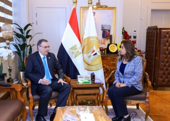 ” عوض ” تبحث تطوير الهياكل الإدارية و التنظيمية و الوظيفية لوزارتى التنمية المحلية و البيئة و دواوين المحافظات