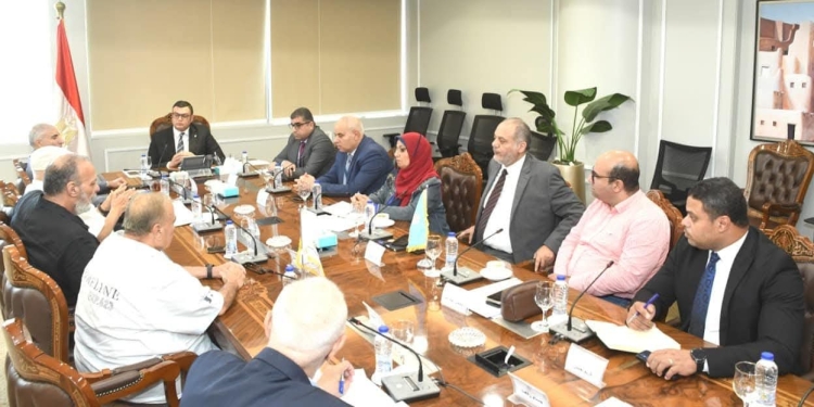 وزير الإسكان يلتقي رئيس وأعضاء جمعية مستثمري ٦ أكتوبر لاستعراض طلباتهم ومقترحاتهم