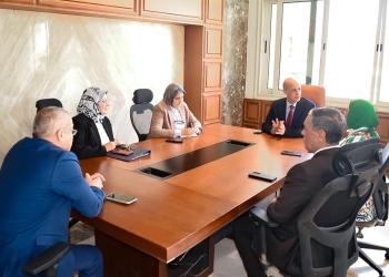 رئيس جامعة بني سويف الأهلية يجتمع بالجهاز الإداري .. ويشدد على الإلتزام بأعلى معايير المهنية في التعامل مع الطلاب وأولياء الأمور