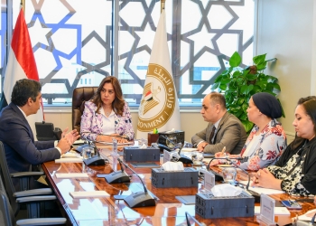 منال عوض تبحث سبل الاستفادة من المخلفات اليومية الناتجة عن عدد من التجمعات السكنية الجديدة
