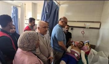محافظ القليوبية يزور مصاب حريق منطقة الشدية ببنها