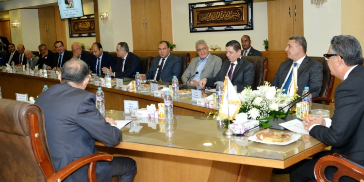 وزير التموين والتجارة الداخلية يعقد اجتماعًا مع شركات زيوت الطعام