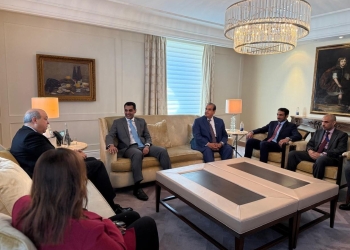 وزير الطيران المدني يلتقي مع وزير النقل والمواصلات القطري لتعزيز التعاون فى مجال الطيران المدني