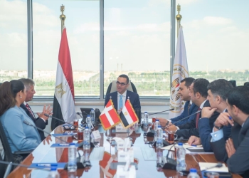 وزير الاستثمار يلتقي سفير الدنمارك لبحث سبل تعزيز العلاقات الاقتصادية المشتركة
