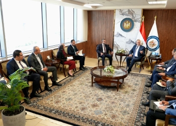 وزير البترول يلتقي مع وكيل وزارة الطاقة والبنية التحتية لشؤون الطاقة والبترول الإماراتي لتبادل الخبرات بين الجانبين في عدد من المجالات