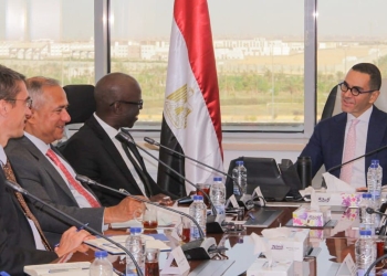 وزير الاستثمار والتجارة الخارجية يبحث مع وفد البنك الدولي تعزيز فرص الاستثمار والتنمية الاقتصادية المستدامة في مصر