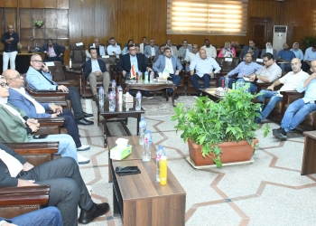 وزير الاسكان يعقد اجتماعا مع رؤساء أجهزة مدن غرب القاهرة لمتابعة ملفات العمل