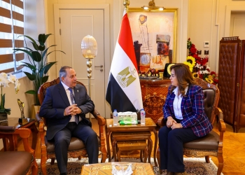 وزيرة التنمية المحلية تشهد توقيع عقد تقديم خدمات الجمع ونظافة الشوارع بأحياء محافظة بورسعيد بين المحافظة وشركة نهضة مصر للخدمات البيئية الحديثة