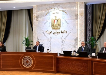 مدبولي: التنسيق مع إتحادات الغرف التجارية والسلاسل التجارية للتوسع فى إقامة المنافذ لتوزيع السلع الأساسية بأسعار مناسبة