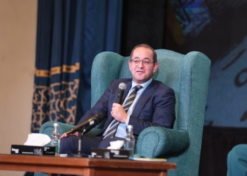 وزير المالية.. فى حوار مفتوح بالجامعة الأمريكية بالقاهرة: الاقتصاد بدأ «يَشم نَفسه ويتحسن».. والقطاع الخاص يتحرك بقوة واستحوذ على ٦٠٪ من الاستثمارات