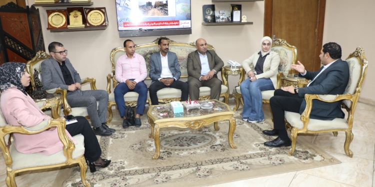 نائب محافظ بني سويف يلتقى لجنة من قطاع تقويم الأداء والمتابعة والتفتيش بوزارة التنمية المحلية