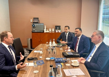 وزير البترول يبحث مع مدير إدارة التمويل والاستشارات المالية لشركة بل بوتر العالمية أليات تمويل مشروعات الاستكشاف