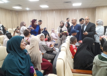 ” قنا للفنون والحرف التراثية” يرسم البهجة في مركز أورام قنا