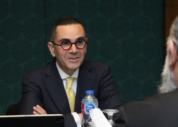 وزير الاستثمار والتجارة الخارجية يلتقي وزير التجارة بباكستان لبحث سبل تعزيز العلاقات الاقتصادية بين البلدين